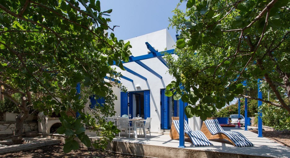 Aneli-Villa-Aegina-Terrace-with-loungers-and-dining-table